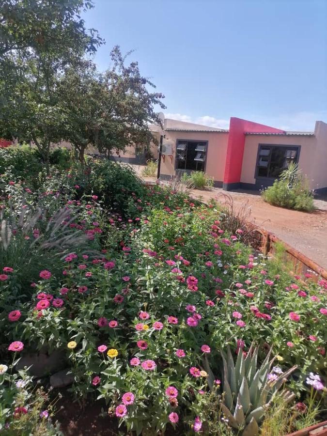 Opuwo Royal Guesthouse מראה חיצוני תמונה