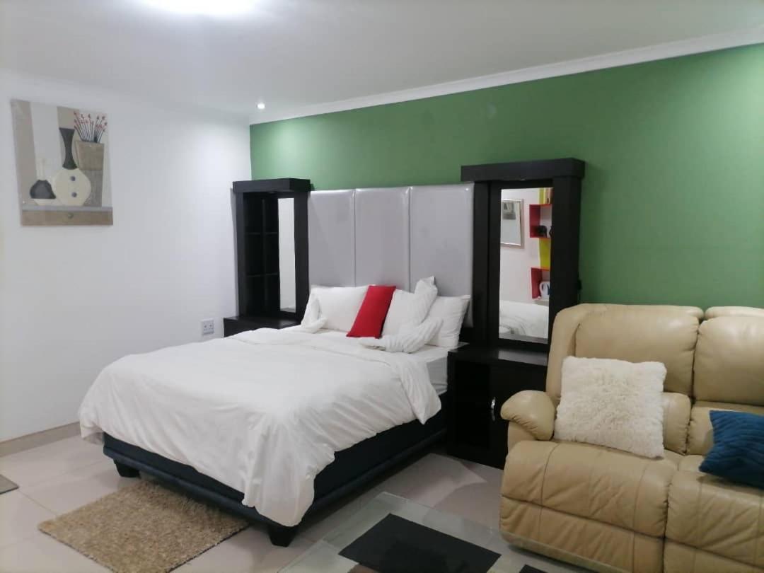 Opuwo Royal Guesthouse מראה חיצוני תמונה