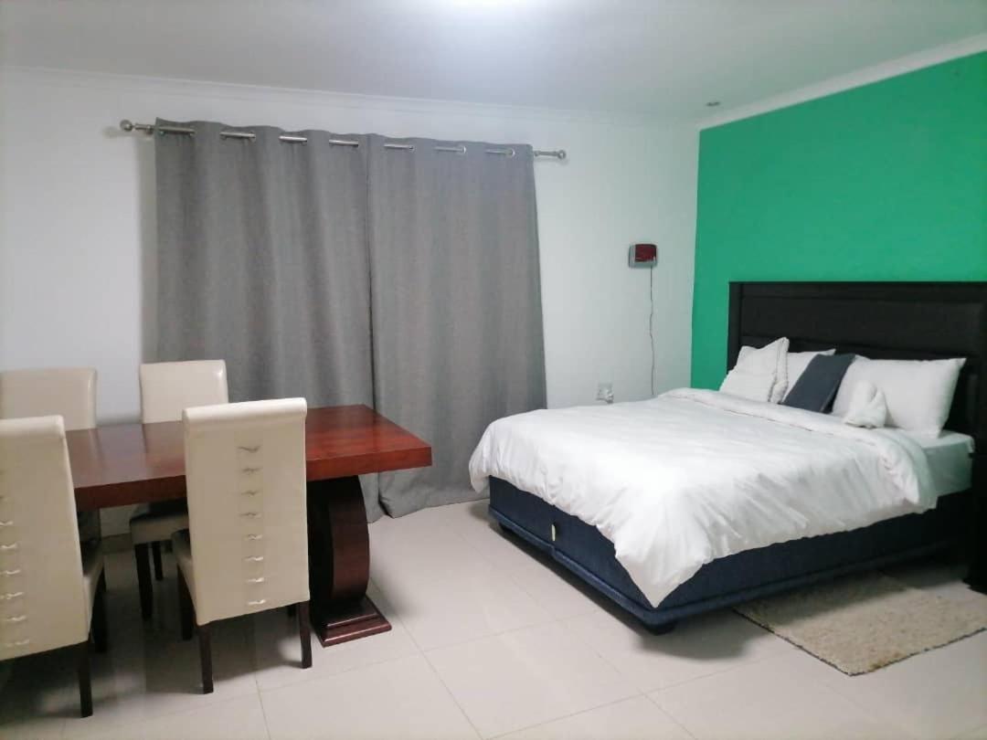 Opuwo Royal Guesthouse מראה חיצוני תמונה