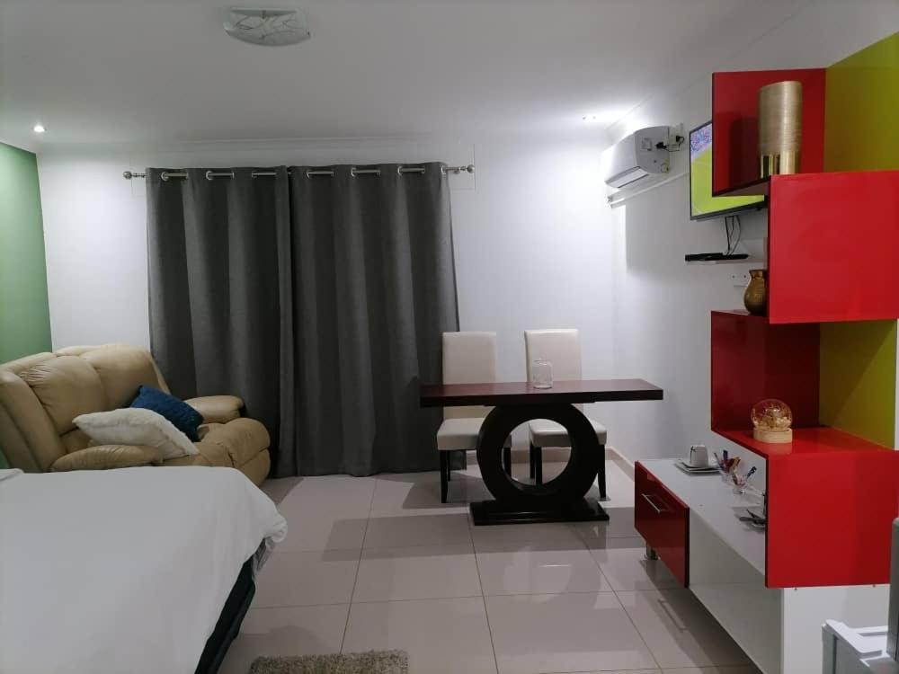 Opuwo Royal Guesthouse מראה חיצוני תמונה