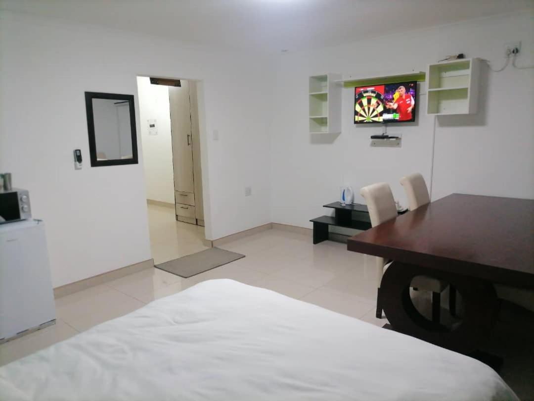 Opuwo Royal Guesthouse מראה חיצוני תמונה